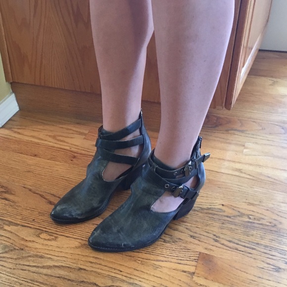 Everwell Cut Out Bootie - Picture 3 of 8